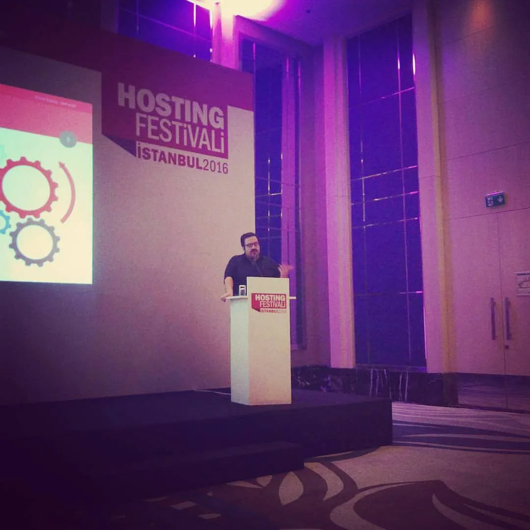 Emre Savaş presenting at Hosting Festivali 2016 with a slide about IPv4 and IPv6 range management.